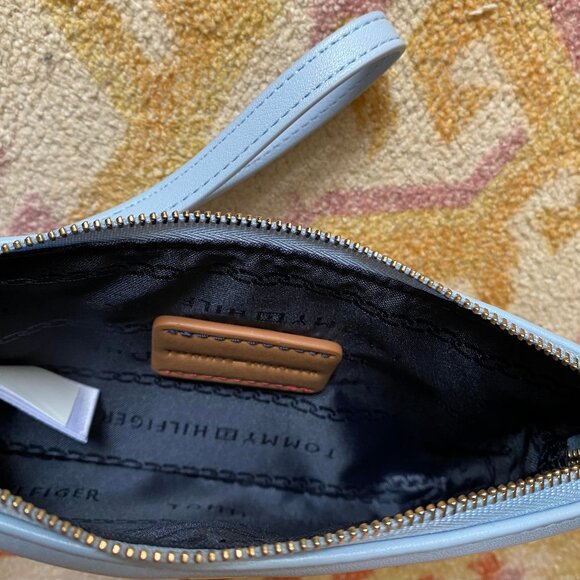 Tommy Hilfiger Light Blue Wristlit NWT - Picture 11 of 12